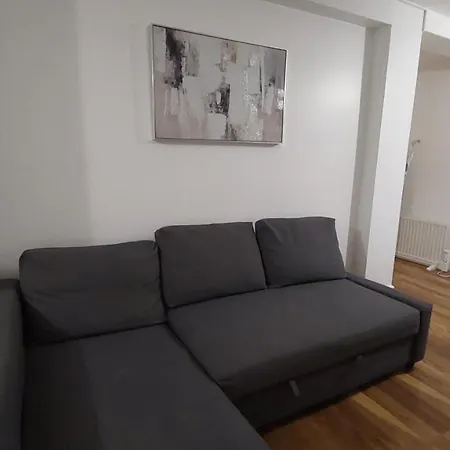 Lägenhet Lovely 1 Bedroom With Parking