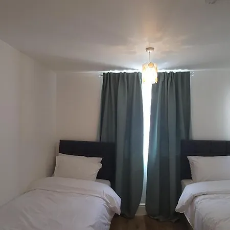 Lovely 1 Bedroom With Parking